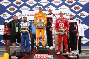 Podium: race winner Ryan Hunter-Reay, Andretti Autosport, second place Oriol Servia, Newman/Haas Racing, third place Scott Dixon, Target Chip Ganassi Racing