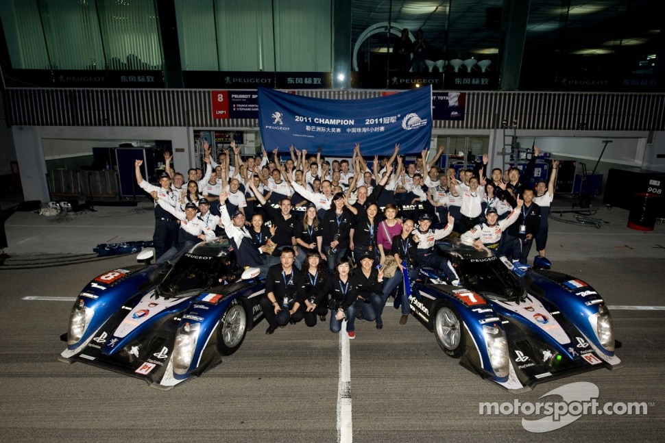 Team Peugeot Sport Total celebrate