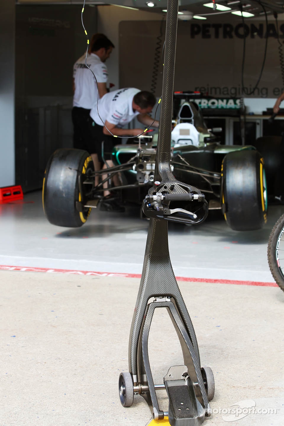 Mercedes AMG F1 pit stop jack Formula 1 photos Main gallery