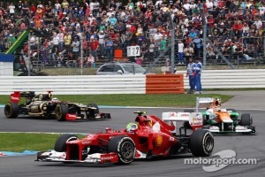 Felipe Massa, Scuderia Ferrari leads Nico Hulkenberg, Sahara Force India F1 and Kimi Raikkonen, Lotus F1