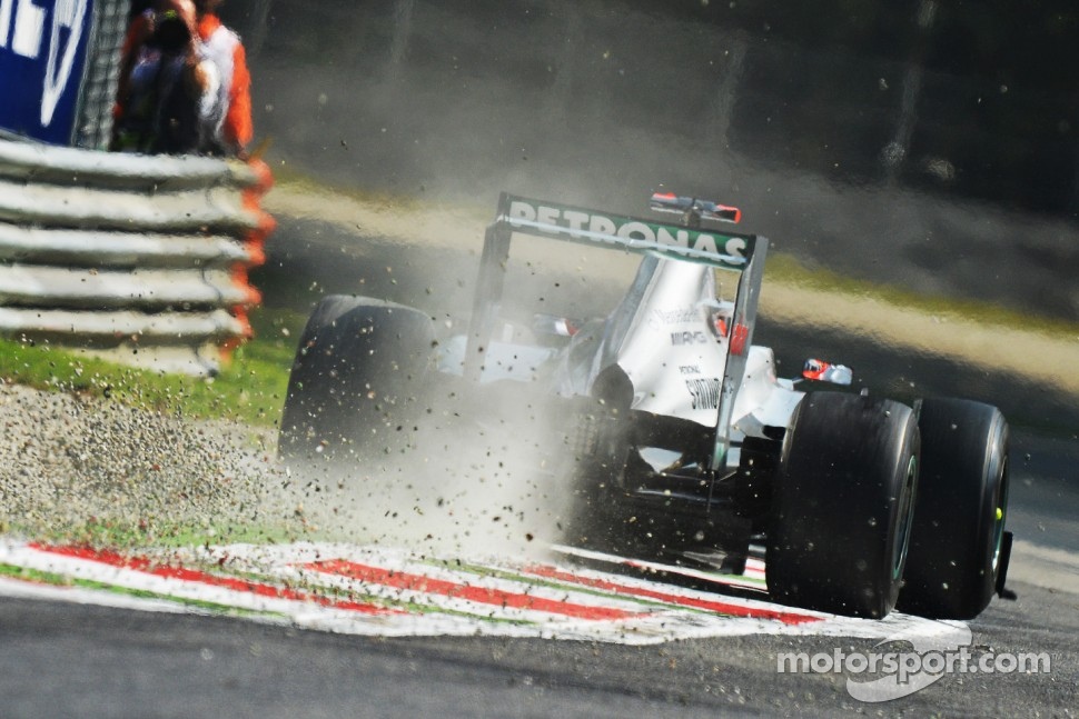 Michael Schumacher, Mercedes AMG F1 runs wide