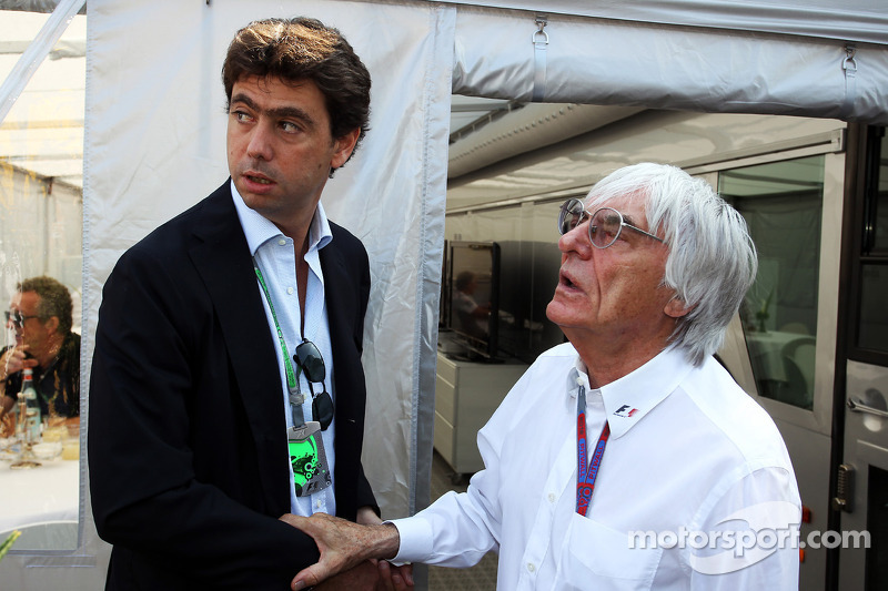 Presiden Juventus, Andrea Agnelli (kiri), bersama mantan CEO Formula 1, Bernie Ecclestone.