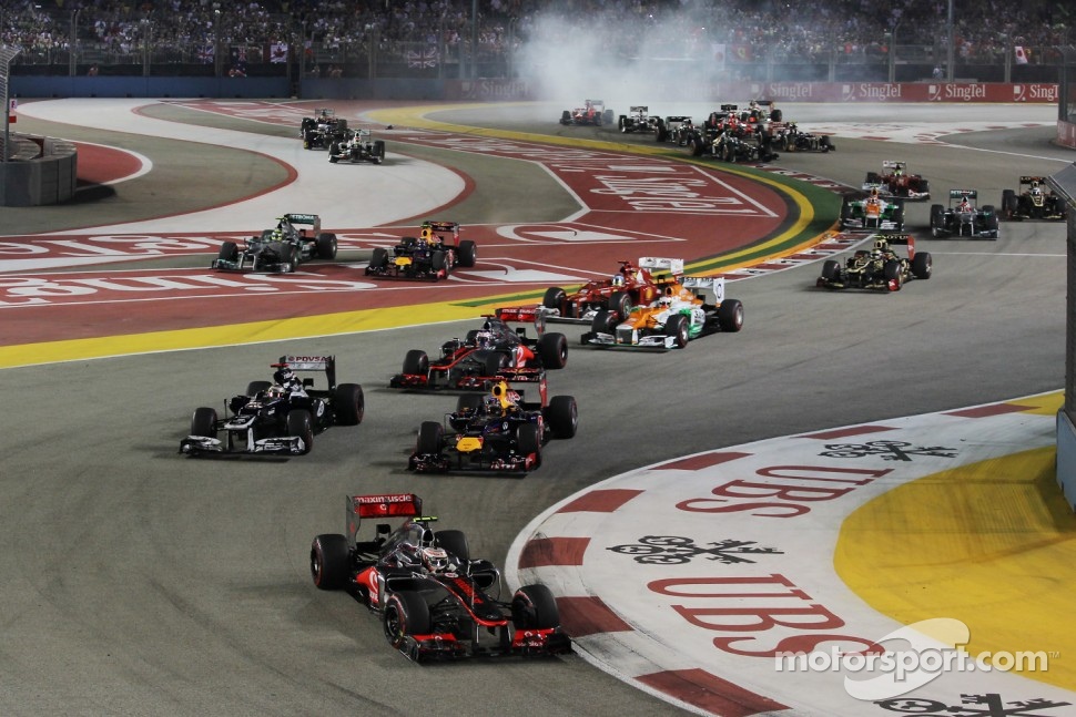 Lewis Hamilton, McLaren leads at the start of the race