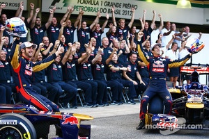 Jean-Eric Vergne, Scuderia Toro Rosso and Daniel Ricciardo, Scuderia Toro Rosso at the Scuderia Toro Rosso team photo