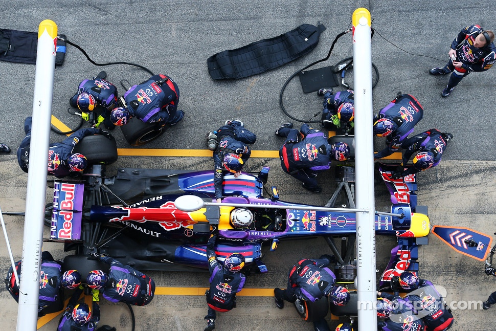 Sebastian Vettel, Red Bull Racing RB9 practices a pit stop