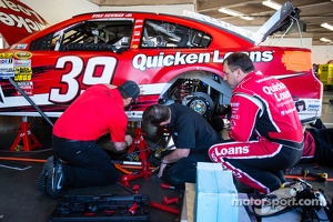 Ryan Newman, Stewart-Haas Racing Chevrolet and Stewart-Haas Racing Chevrolet crew members work on his wrecked car