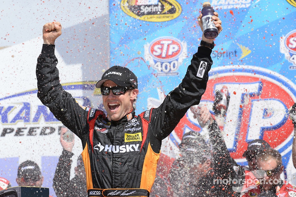 Victory lane: race winner Matt Kenseth, Joe Gibbs Racing Toyota