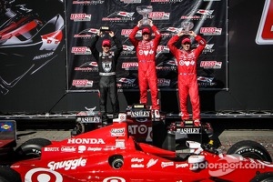 Scott Dixon, Target Chip Ganassi Racing Honda Target Chip Ganassi Racing, Sebastien Bourdais, Dragon Racing Chevrolet, Dario Franchitti, Target Chip Ganassi Racing Honda celebrates