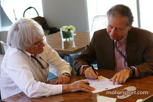 (L to R): Bernie Ecclestone, CEO Formula One Group, an Jean Todt, FIA President sign an agreement setting out a framework for the new Concorde Agreement