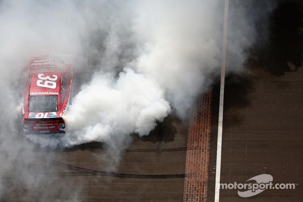 Race winner Ryan Newman, Stewart-Haas Racing Chevrolet