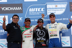 1. Jose Maria Lopez, BMW 320 TC, Wiechers-Sport; Teammanager Dominik Greiner, Wiechers-Sport; 2. Gabriele Tarquini, Honda Civic, Honda Racing Team J.A.S.; 3. Pepe Oriola, SEAT Leon WTCC, Tuenti Racing