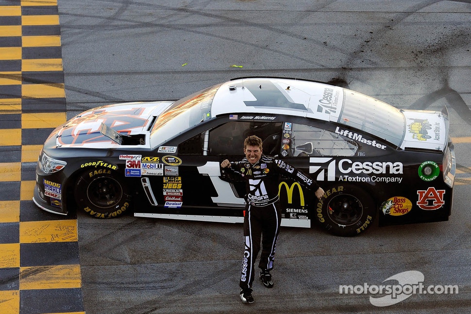 Race winner Jamie McMurray, Earnhardt Ganassi Racing Chevrolet