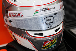 De helm van Daniel Juncadella, Sahara Force India F1 Team Test- en reservecoureur, met regenvizier