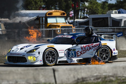 33号瑞雷SRT车队Viper GT3-R赛车大火,车手本·基廷
