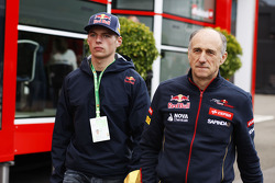 (Da sinistra a destra): Max Verstappen, Scuderia Toro Rosso con Franz Tost, Scuderia Toro Rosso Team