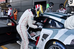 #91 Porsche Team Manthey Porsche 911 RSR: Richard Lietz, Michael Christensen