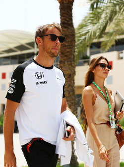 Jenson Button McLaren con su esposa Jessica Button.
