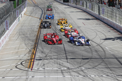 Start: Helio Castroneves, Team Penske, Chevrolet, in Führung