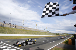 第三场比赛获胜者: 米克·舒马赫, Van Amersfoort Racing
