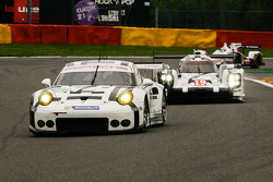 #92 Porsche Team Manthey Porsche 911 RSR: Frédéric Makowiecki, Richard Lietz