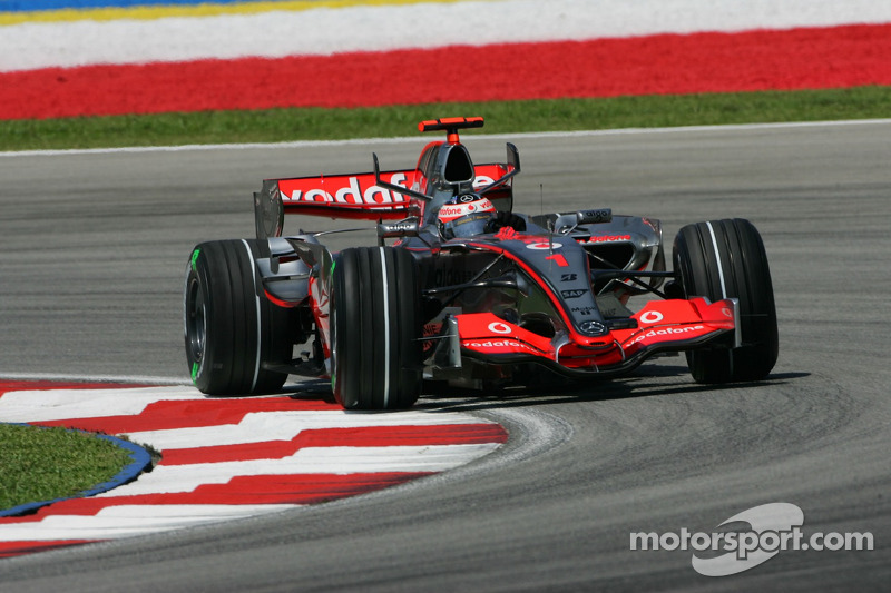 Фернандо Алонсо, McLaren Mercedes, MP4-22
