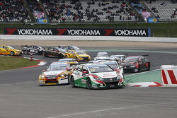 Arrancada carrera 2: Tiago Monteiro, Honda Civic WTCC, Honda Racing Team JAS