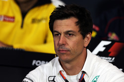 Toto Wolff, Mercedes AMG F1 Accionista y Director Ejecutivo de la Conferencia de prensa de la FIA