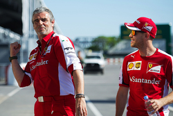 Maurizio Arrivabene, director del equipo Ferrari con Sebastian Vettel, Ferrari