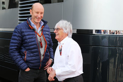Donald Mackenzie, CVC Capital Partners, en Bernie Ecclestone