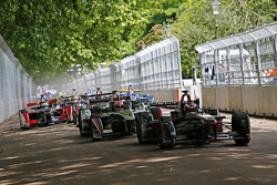Start: Stéphane Sarrazin, Venturi, in Führung