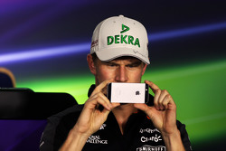 Nico Hulkenberg, Sahara Force India F1 en la conferencia de prensa de la FIA