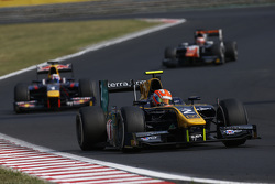 Alex Lynn, DAMS davanti a Pierre Gasly, DAMS & Raffaele Marciello, Trident