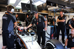Dr. Vijay Mallya, Sahara Force India F1 Team Owner con Nico Hulkenberg, Sahara Force India F1 VJM08