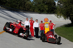 Kimi Raikkonen, Ferrari con Sebastian Vettel, Ferrari