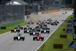 汉密尔顿, 梅赛德斯AMG F1 W06 和维特尔, 法拉利 SF15-T 在发车时