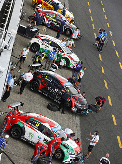 Pitlane atmosphere