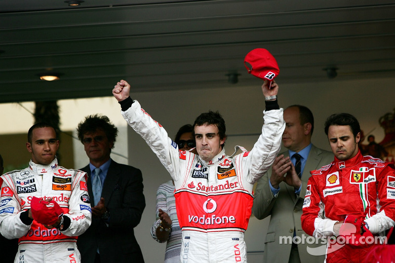Podio: ganador de la carrera Fernando Alonso, el segundo lugar Lewis Hamilton y el tercer lugar Feli