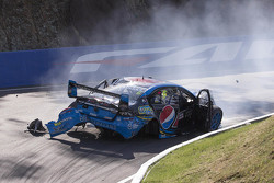 Unfall von Chaz Mostert, Prodrive Racing Australia, Ford