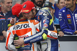 Il vincitore della corsa Dani Pedrosa, Repsol Honda Team e il secondo classificato Valentino Rossi, Yamaha Factory Racing
