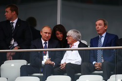 Vladimir Putin, russischer Präsident, mit Bernie Ecclestone