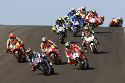Start: Jorge Lorenzo, Yamaha Factory Racing, in Führung
