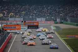 Start: Gary Paffett, ART Grand Prix, Mercedes-AMG C63 DTM, in Führung