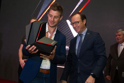 Il Campione del Mondo Superbike 2015 Jonathan Rea, Kawasaki, riceve il premio