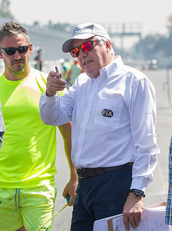 Charlie Whiting, Renndirektor der Formel 1, bei der Streckenabnahme in Mexiko-Stadt