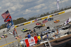 Jeff Gordon, Hendrick Motorsports Chevrolt; Kyle Larson, Chip Ganassi Racing Chevrolet; Brad Keselow