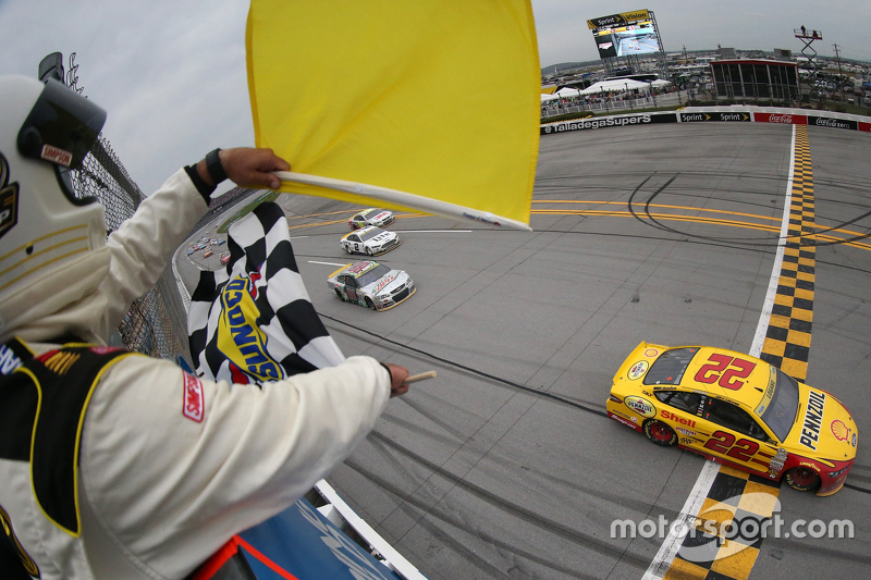 Talladega: Joey Logano macht das Triple perfekt