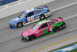 Danica Patrick, Stewart-Haas Racing Chevrolet; Michael Waltrip, Waltrip Racing Toyota