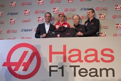 Carlos Slim, directeur América Móvil, Esteban Gutiérrez Haas F1 Team, Gene Haas teameigenaar en Guen