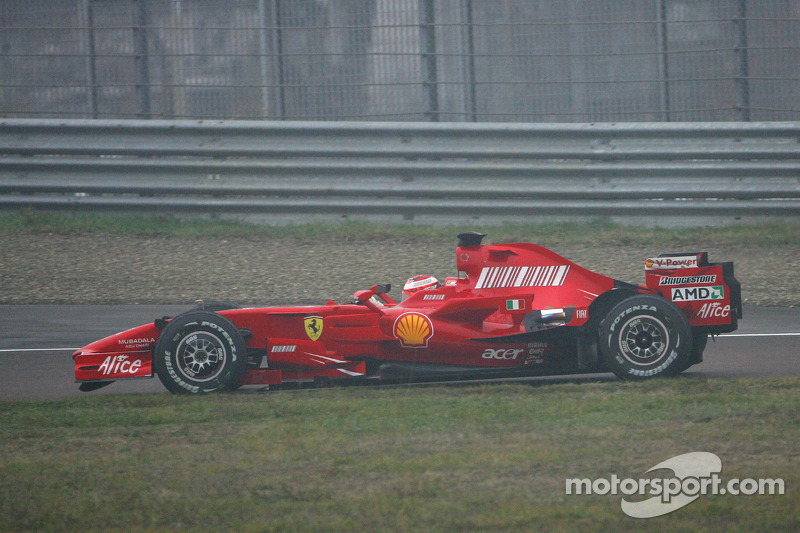 Kimi Raikkonen prova la nuova Ferrari F2008