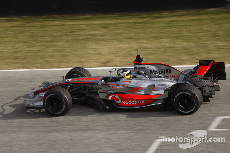 Pedro de la Rosa test ediyoryeni McLaren Mercedes MP4-23